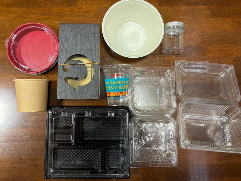 弁当容器、透明パック、紙カップ、椀などの食品容器